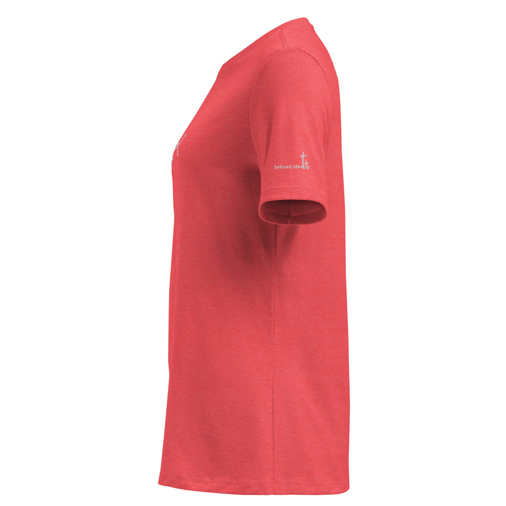 Christliches Damen T-Shirt mit minimalistischem Stick Logo. Zeitloses Faith Shirt aus hochwertiger Baumwolle – inspiriert von Identität in Jesus Christus.
